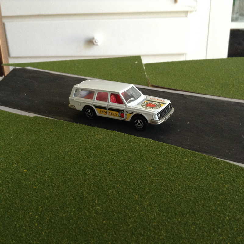 Illustration for article titled Wagon Wednesday - Les Tour De France Volvo du officiels